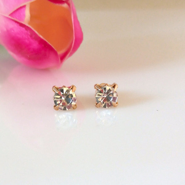 Solitaire Crystal Studs - Enumu